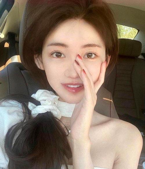 网红吃瓜三男,三男生围坐一堂，揭秘娱乐圈幕后真相